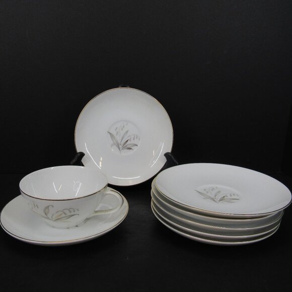 Kaysons Fine China Japan Golden Rhapsody 1961 (1) 6 Oz Teacup and 7 Saucers - Picture 1 of 7